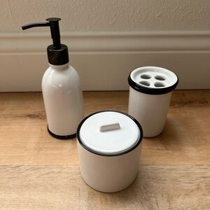 Hearth&Hand White and Black Bathroom Set